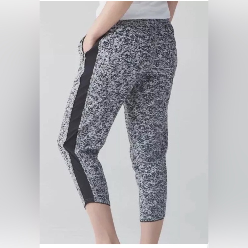 EUC 💎 Lululemon - For Love Crop Size 6 - Picture 10 of 10